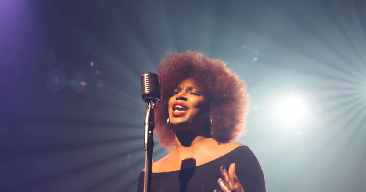 Amelia Barbar Memukau Penonton dengan Penampilan ‘Peaches’ di Grammy 2022