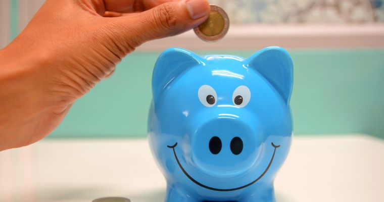 Piggy Bank - Dampak Finansial dari Sanksi Energi terhadap Pasar Saham