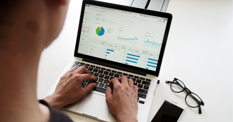 Saham Berbalik Melemah Saat Investor Mempertimbangkan Larangan Energi Rusia oleh AS